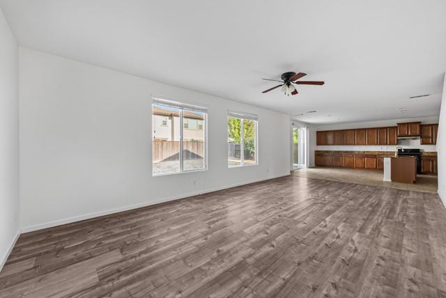 9748 Collie Way, Elk Grove CA: https://media.crmls.org/mediaz/4797ccdf-9f86-42a1-94dd-1071571411a4.jpg