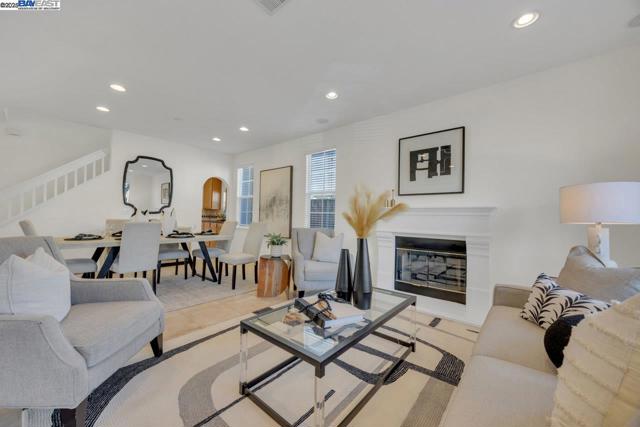 1508 Whispering Oaks Way, Pleasanton CA: https://media.crmls.org/mediaz/4797fa05-a3f1-43fb-bf74-63a0eb7819c6.jpg