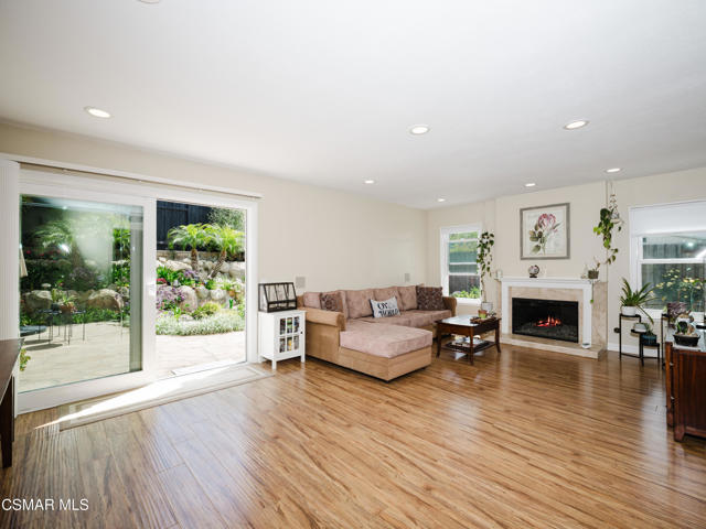 709 Zinnia Court, Thousand Oaks CA: https://media.crmls.org/mediaz/47981d4c-fd33-4ffe-ae55-7c612b68d365.jpg