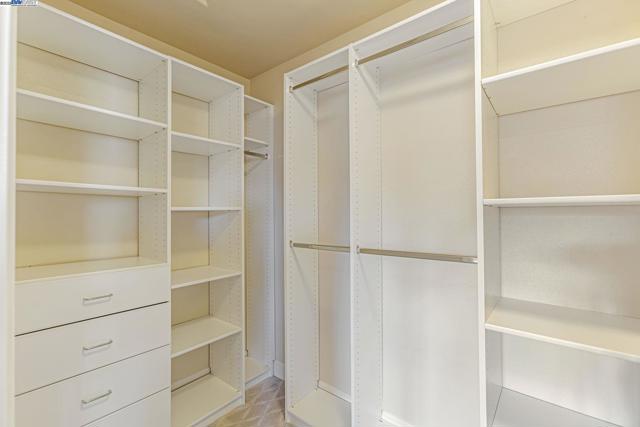 Image 42 of 51 For 9542 Velvet Leaf Cir