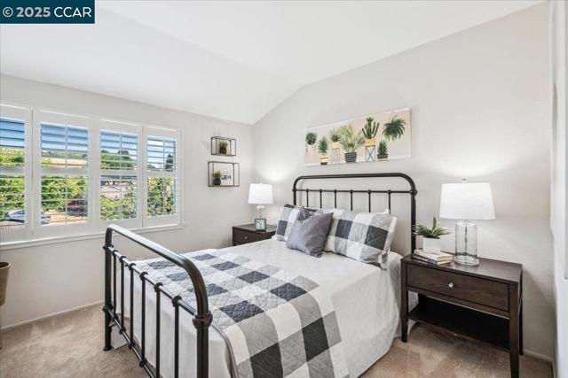 739 Devils Drop Ct, Richmond CA: https://media.crmls.org/mediaz/47988444-4d88-456c-89d4-e0145b82a3bb.jpg