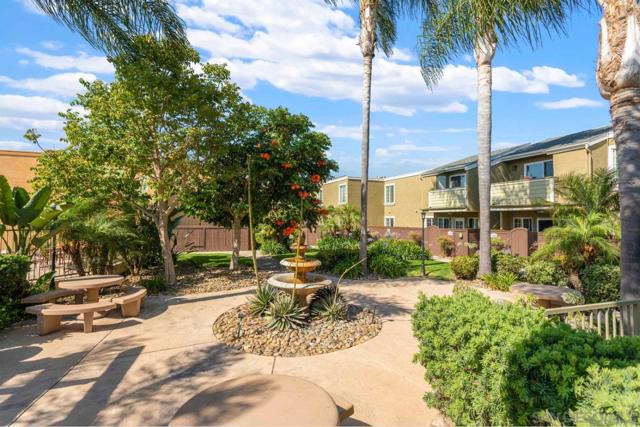 5404 Balboa Arms Dr, San Diego CA: https://media.crmls.org/mediaz/47989519-99e0-4778-a50a-14949ab9b059.jpg
