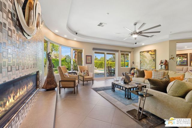 450 E Bogert Trail, Palm Springs CA: https://media.crmls.org/mediaz/4798bbeb-26d8-4e68-b2bf-1816eb9dd991.jpg