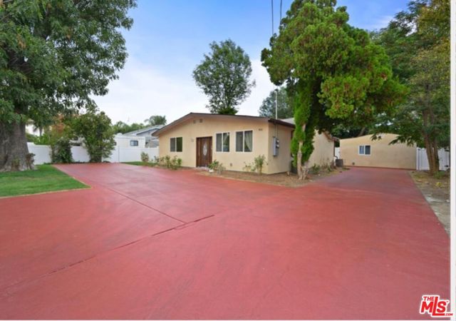 7412 Jamieson Avenue, Reseda CA: https://media.crmls.org/mediaz/47993371-3d0f-4b6c-9107-6f19883b4123.jpg