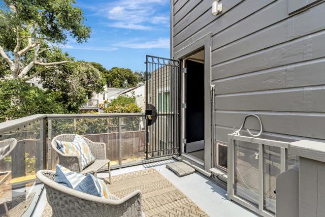 30 Brompton Avenue, San Francisco CA: https://media.crmls.org/mediaz/479937df-5f50-4374-be1e-2ac6fad0e6b9.jpg