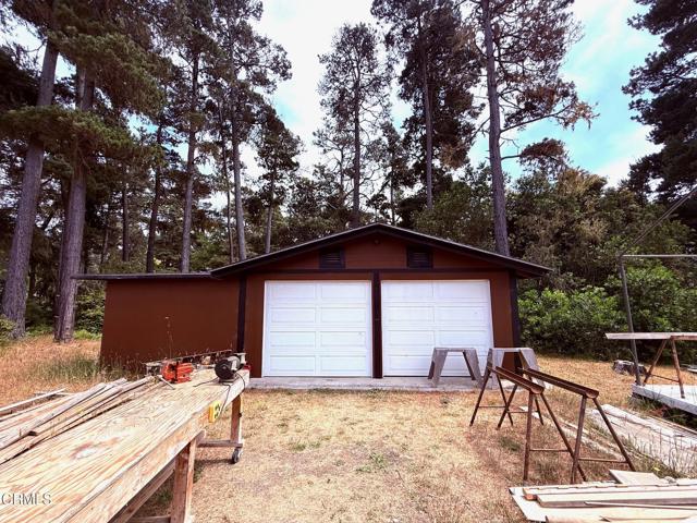 18391 Old Coast Highway, Fort Bragg CA: https://media.crmls.org/mediaz/479977d0-c3b0-46b1-9bb6-ffafedb50652.jpg