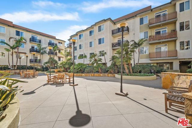 13200 Pacific Promenade, Playa Vista CA: https://media.crmls.org/mediaz/4799a770-df2b-4d21-b868-e563a77cfa06.jpg