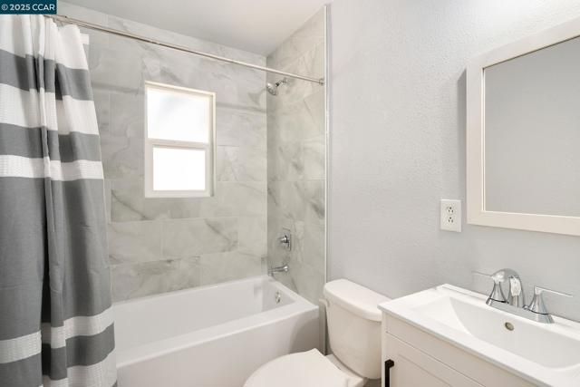 2629 Riesling Way, Rancho Cordova CA: https://media.crmls.org/mediaz/4799c06f-4940-41d6-840f-e3d6a9d7269a.jpg