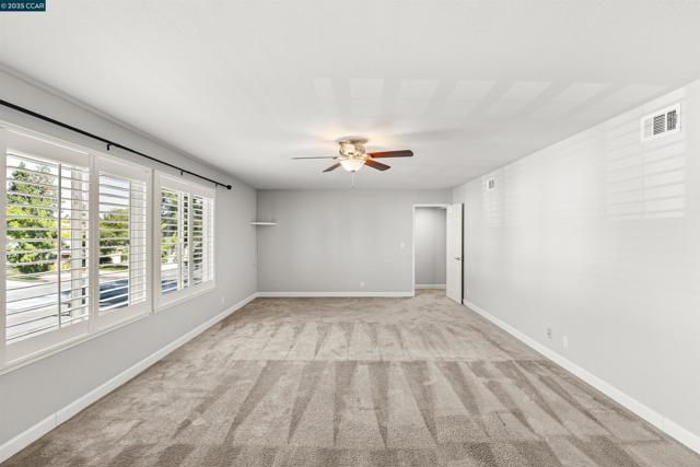 4403 Winterberry Ct, Concord CA: https://media.crmls.org/mediaz/4799eda7-97cb-4586-be7e-f681a6ca4b89.jpg