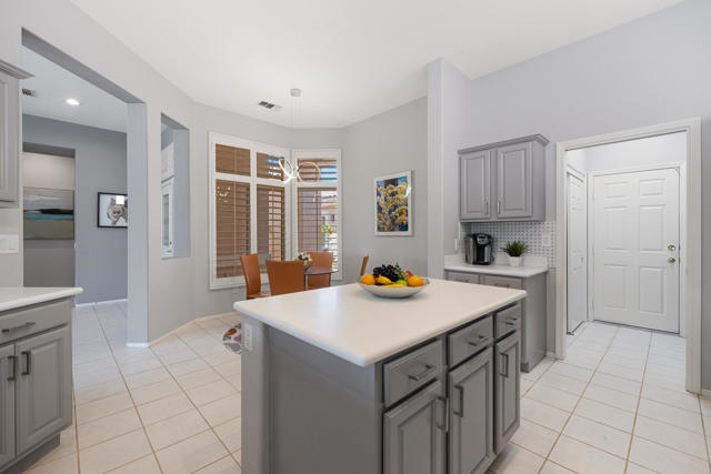 37396 Pineknoll Avenue, Palm Desert CA: https://media.crmls.org/mediaz/479a35bd-a0c8-4b3e-b1cf-9338ffdf0207.jpg