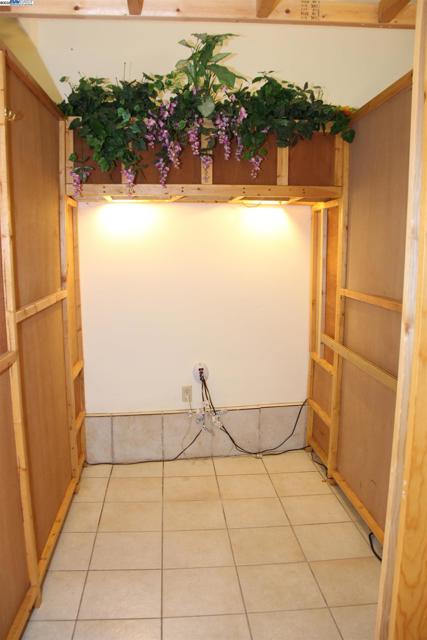 5020 Mission Street, San Francisco CA: https://media.crmls.org/mediaz/479a3986-5a0e-44f6-8614-fc4885c6e95d.jpg