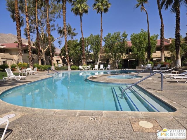 2810 N Arcadia Court, Palm Springs CA: https://media.crmls.org/mediaz/479b1e21-bcb4-49bb-bccd-41e868fd1a5d.jpg