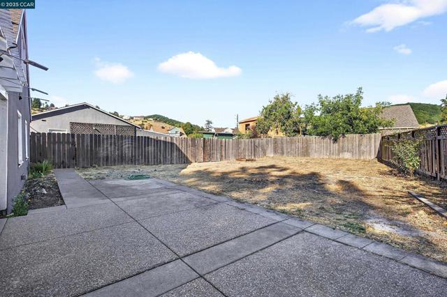 5774 Friar Ct, El Sobrante CA: https://media.crmls.org/mediaz/479d4726-764f-4d98-b9ac-63f41076a057.jpg