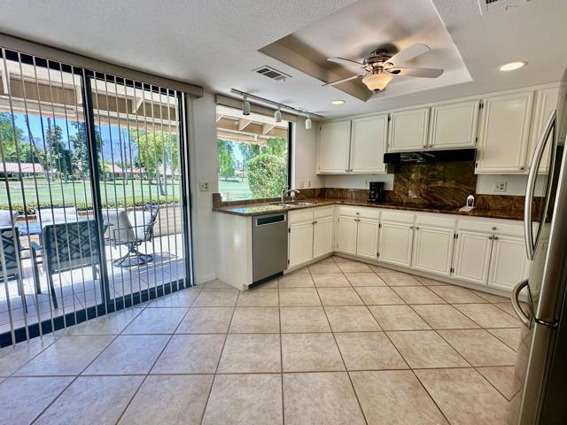 239 Santa Barbara Circle, Palm Desert CA: https://media.crmls.org/mediaz/479d6626-4724-48c1-8024-d941dde54ef4.jpg