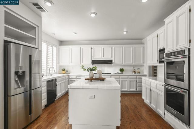 125 Coriander Ct, San Ramon CA: https://media.crmls.org/mediaz/479d8a22-d9e4-44fa-a1f5-90ef60a486b6.jpg