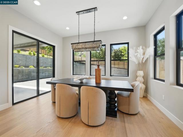 180 Castle Hill Ranch, Walnut Creek CA: https://media.crmls.org/mediaz/479da504-b1c7-4e9c-bab1-39f2718dbb0a.jpg