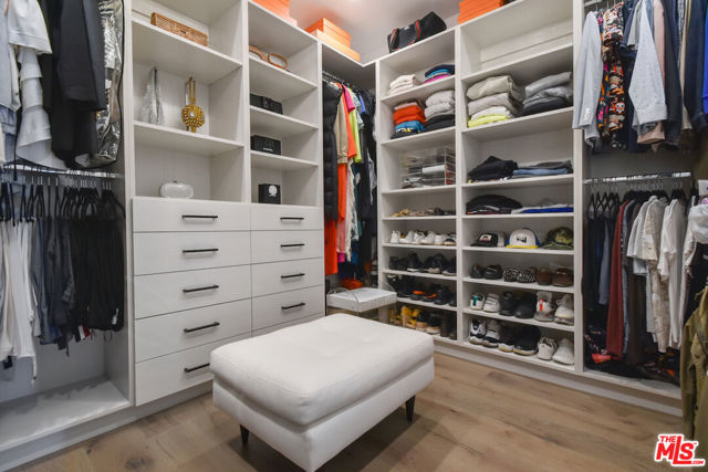 5316 Lennox, Sherman Oaks CA: https://media.crmls.org/mediaz/479e8ff0-6406-499a-bdc8-e90b9b6ab8c7.jpg
