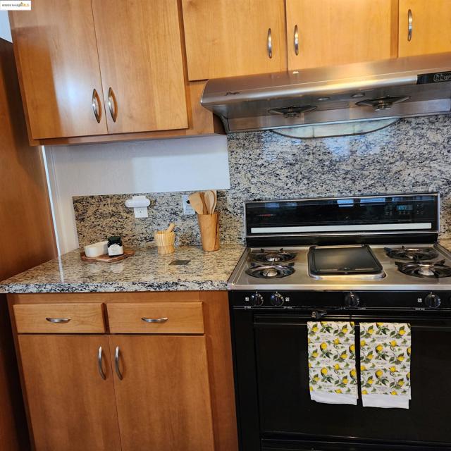 3312 Wisconsin St, Oakland CA: https://media.crmls.org/mediaz/479e9fe7-f277-40e3-89ab-eece9f73fabb.jpg
