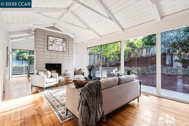 3503 Highland Ave, Redwood City CA: https://media.crmls.org/mediaz/479efe79-e49f-4ce6-a4c6-eb2e86a85f88.jpg