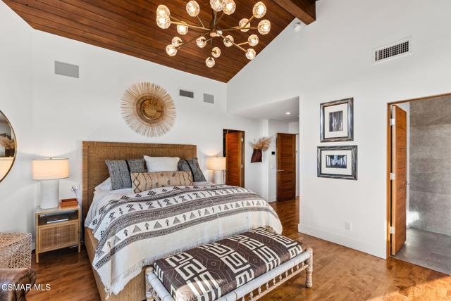 31460 Glenbridge Road, Westlake Village CA: https://media.crmls.org/mediaz/479f0123-8bb5-45d1-b9a8-f2210a1db491.jpg