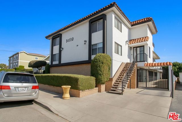 14110 Yukon Avenue, Hawthorne CA: https://media.crmls.org/mediaz/479f1f3c-3fd5-4fcb-af2f-b59e32fac724.jpg