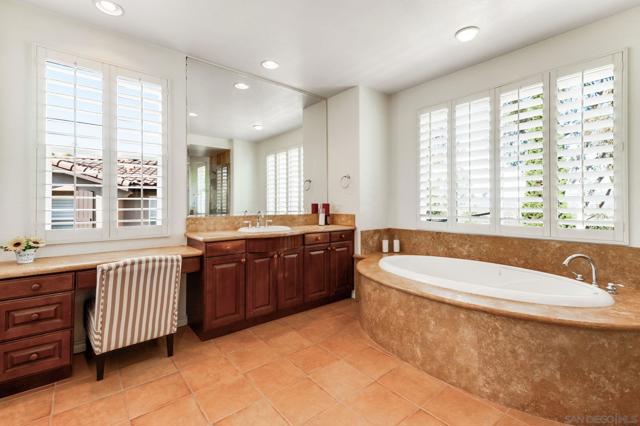 Image 31 of 59 For 571 Lynwood Dr