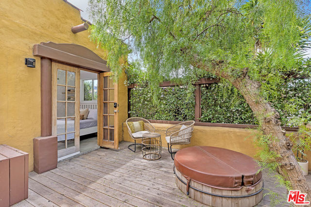 718 Vernon Avenue, Venice CA: https://media.crmls.org/mediaz/47a08f6a-b668-42dd-addc-6e52ec58f2b5.jpg