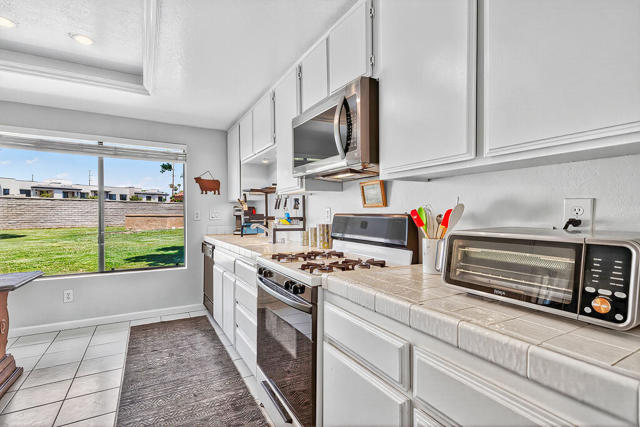 41531 Colada Court, Palm Desert CA: https://media.crmls.org/mediaz/47a0d450-23db-48e2-bfe7-c0ce77cd0097.jpg