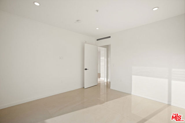 1414 S Beverly Drive Drive, Los Angeles CA: https://media.crmls.org/mediaz/47a13e47-1f17-4da5-b37f-3ad18c5a6960.jpg