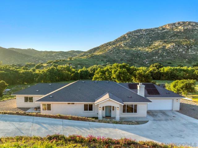 22916 Tombill Rd, Ramona CA: https://media.crmls.org/mediaz/47a14740-d2f2-4d95-8826-0473eb64471d.jpg