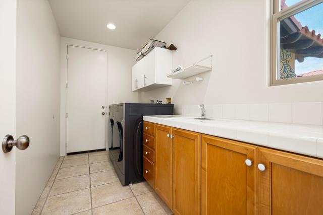 80305 Cedar, La Quinta CA: https://media.crmls.org/mediaz/47a28de2-f7e2-4118-960d-0ba0b0a9e3ef.jpg