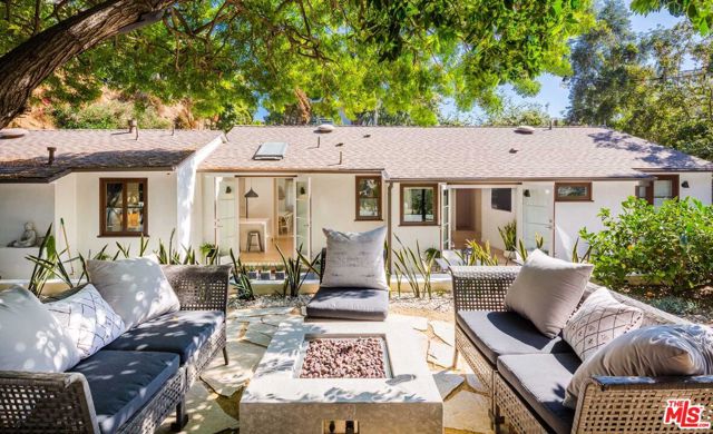 3279 LEDGEWOOD Drive, Los Angeles CA: https://media.crmls.org/mediaz/47a2c28d-2164-4a9c-8ab4-8bec70c8bb10.jpg