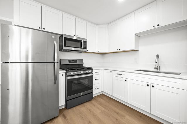 6979 81 Amherst, San Diego CA: https://media.crmls.org/mediaz/47a2e1d8-cb2c-4828-ae12-91cbf8ae4d58.jpg