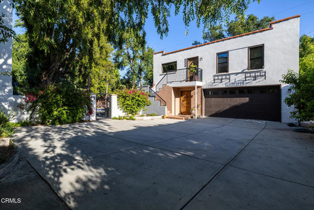 1052 New York Drive, Altadena CA: https://media.crmls.org/mediaz/47a37bf5-a993-436b-902b-969be2f1507c.jpg