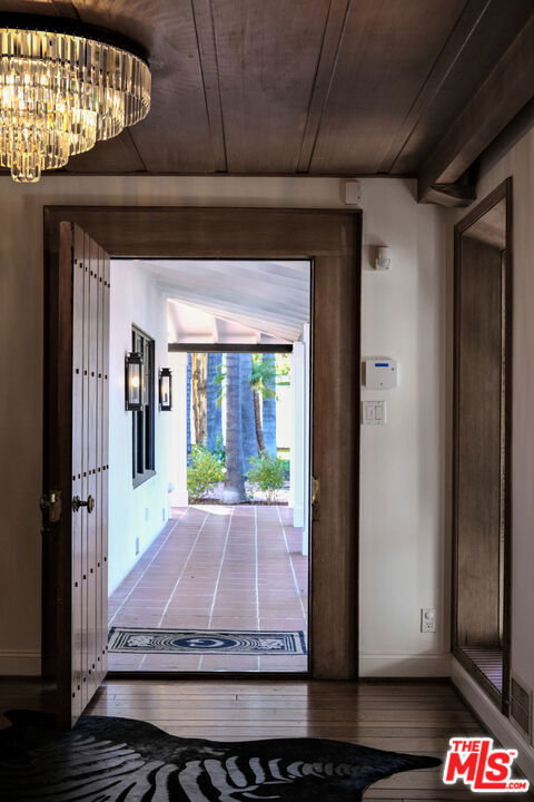 18625 Wells Drive, Tarzana CA: https://media.crmls.org/mediaz/47a3e817-3701-4c35-9da8-b90b60f9fb7f.jpg
