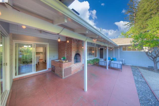 1785 Holly Ave, Menlo Park CA: https://media.crmls.org/mediaz/47a42aee-2a5b-4092-ac14-db17b6510d0f.jpg