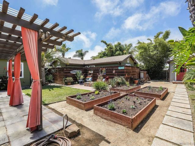 1080 Aloha Dr, Encinitas CA: https://media.crmls.org/mediaz/47a4869a-1a96-43e8-bfce-96704a7e3cd3.jpg