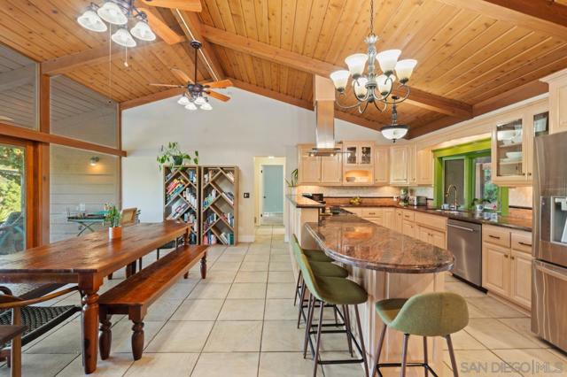 9835 Edgelake Dr, La Mesa CA: https://media.crmls.org/mediaz/47a49f31-1bf1-4b25-a6ad-554634c3a912.jpg