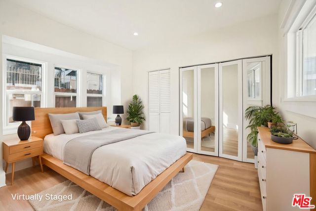 247 S Benton Way, Los Angeles CA: https://media.crmls.org/mediaz/47a5107c-82fa-42f1-91c6-a133377d51f3.jpg