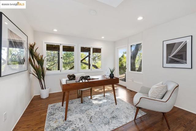 99 Lexford Rd, Piedmont CA: https://media.crmls.org/mediaz/47a51e7b-34af-4932-a357-7bbacddcd3ed.jpg