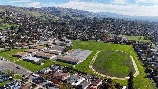 236 S Claremont Avenue, San Jose CA: https://media.crmls.org/mediaz/47a52efd-08e3-417a-8836-95b0e45ab736.jpg