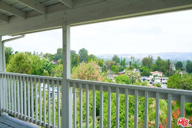 22224 Cass Avenue, Woodland Hills CA: https://media.crmls.org/mediaz/47a54293-aa28-46b6-8669-6a47a75724a3.jpg