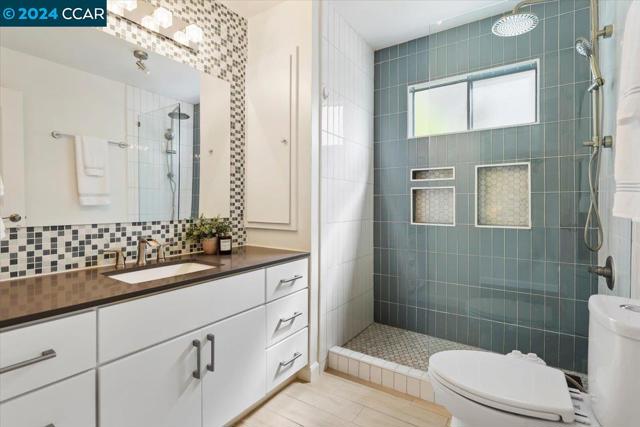 Image 20 of 33 For 122 Ascot Court  C