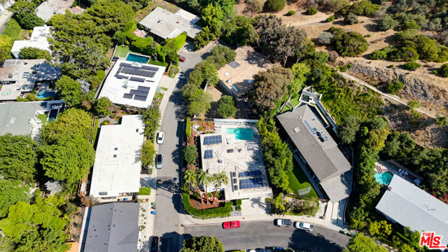 7706 Chandelle Place, Los Angeles CA: https://media.crmls.org/mediaz/47a5d8c2-c524-4c99-b256-7ee1deb01e6d.jpg