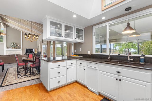 24 Via Alta Vis, Bonsall CA: https://media.crmls.org/mediaz/47a5fc6f-eacd-422b-afbf-c5ad402a896b.jpg