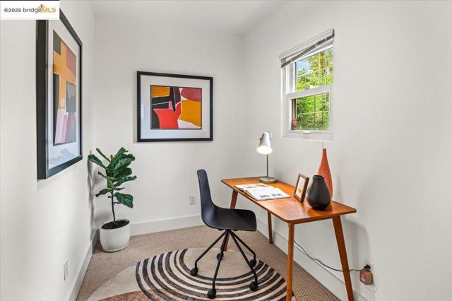 3058 Berlin Way, Oakland CA: https://media.crmls.org/mediaz/47a63b2c-28f0-4714-9e36-31cfc428bf16.jpg