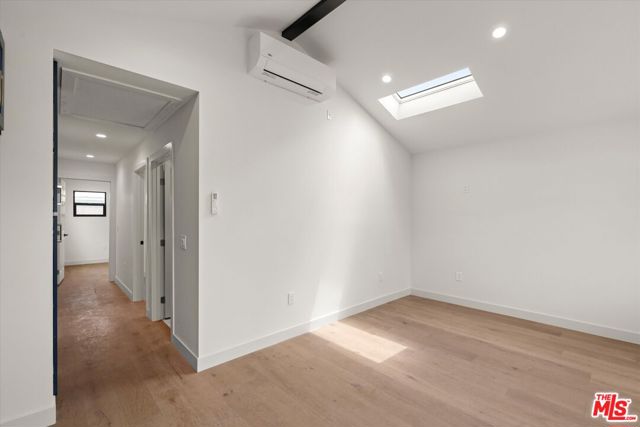 3792 1/2 Van Ness Avenue, Los Angeles CA: https://media.crmls.org/mediaz/47a67d63-d363-487f-8c97-6174fd30b68b.jpg