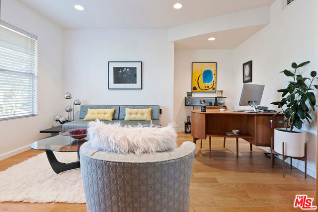 4025 Weslin Avenue, Sherman Oaks CA: https://media.crmls.org/mediaz/47a6cee6-bb59-4f2d-a6b9-7bcd33e80d22.jpg