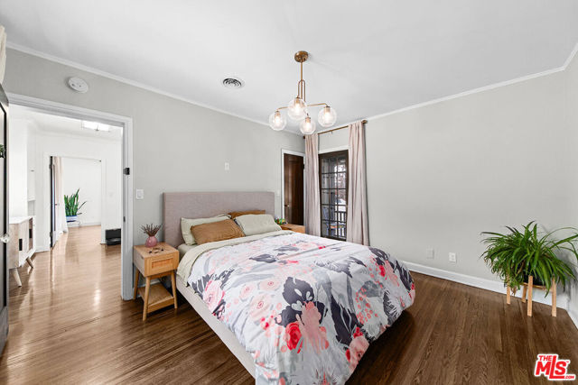 6626 Cahuenga Terrace, Los Angeles CA: https://media.crmls.org/mediaz/47a6e045-3c5b-498a-a568-28efd4bd074b.jpg