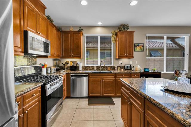 3854 Blue Sky Way, Palm Springs CA: https://media.crmls.org/mediaz/47a7bd5b-9bc6-49f6-9cdf-395ff0db1e5f.jpg